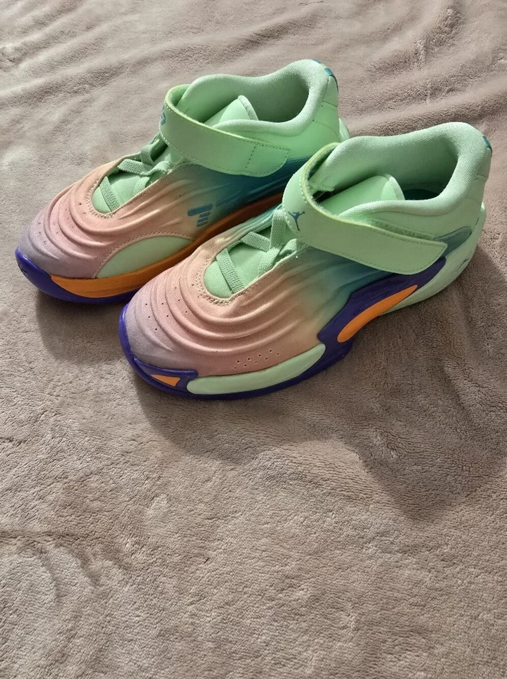 Jordan Luka 3  Blurred Vision in the Vapor Green Hyper Jade Cone Size 1.5